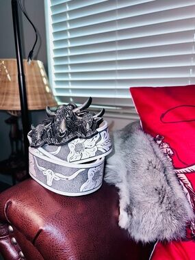 Embroidered Bull Skull Decorative Belt in Gray and Black